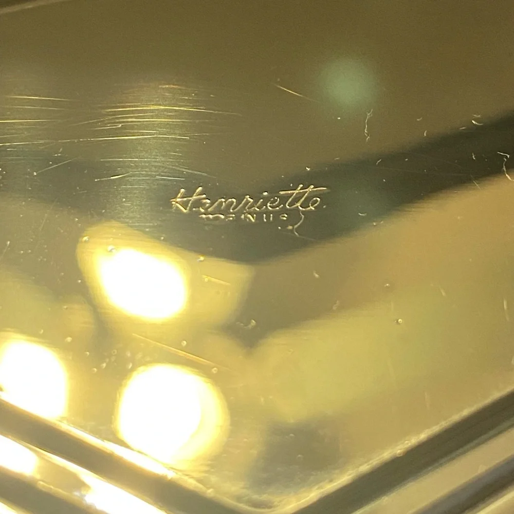 RARE 1940s Gold Henriette Mirror Compact with Etched Design - Picture 10 of 16